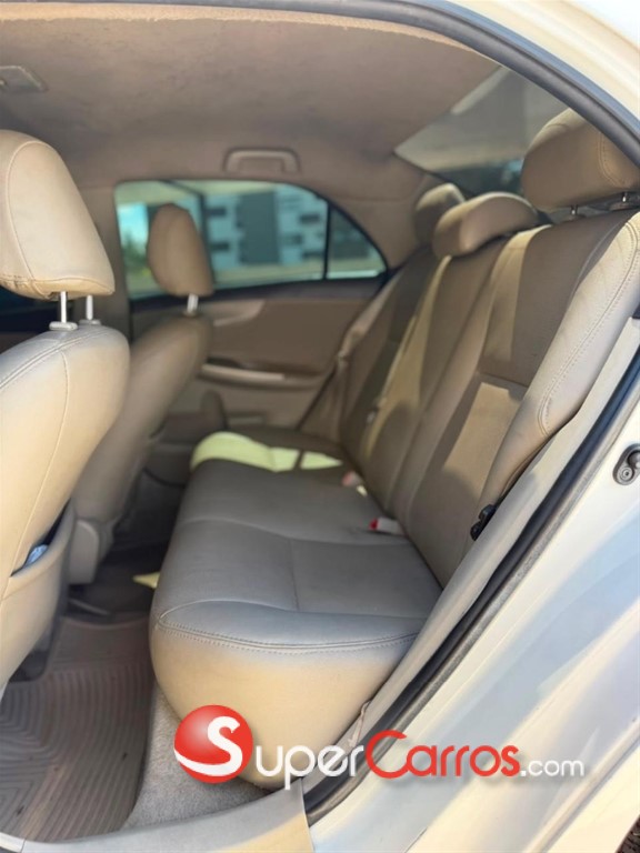 2013 Toyota Corolla LE — foto 8 / 10