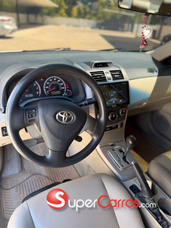 2013 Toyota Corolla LE — foto 9 / 10