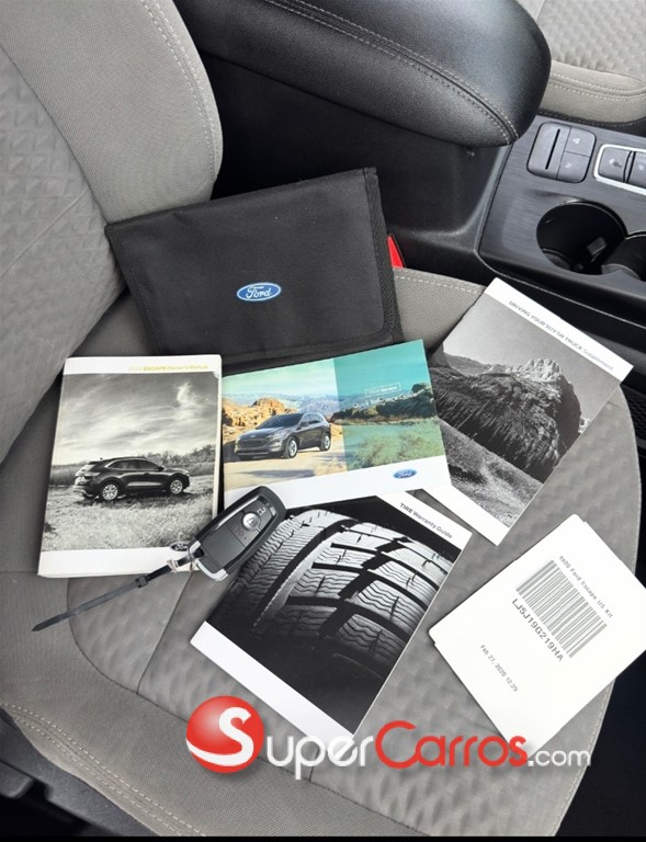 2020 Ford Escape SE — foto 10 / 12