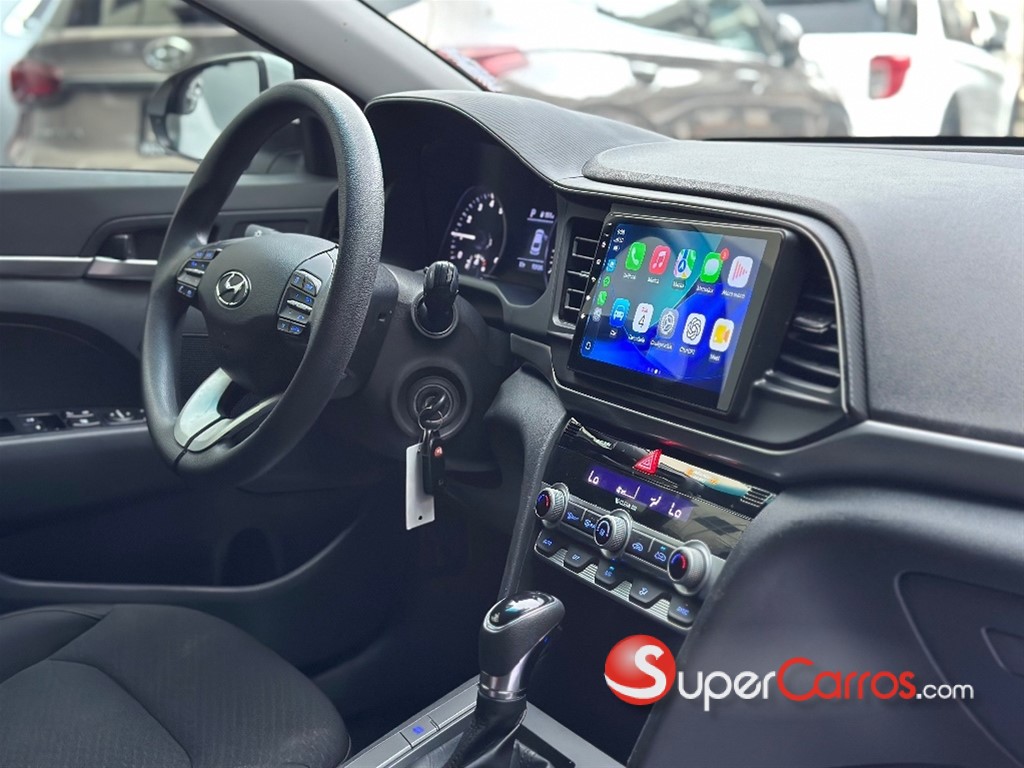 2020 Hyundai Elantra SE — foto 8 / 12