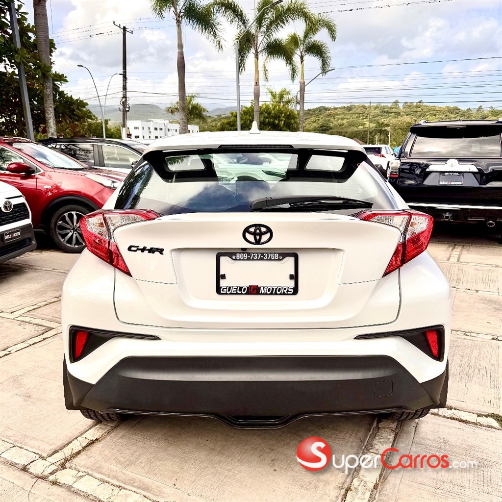 2021 Toyota C-HR LE — foto 5 / 10