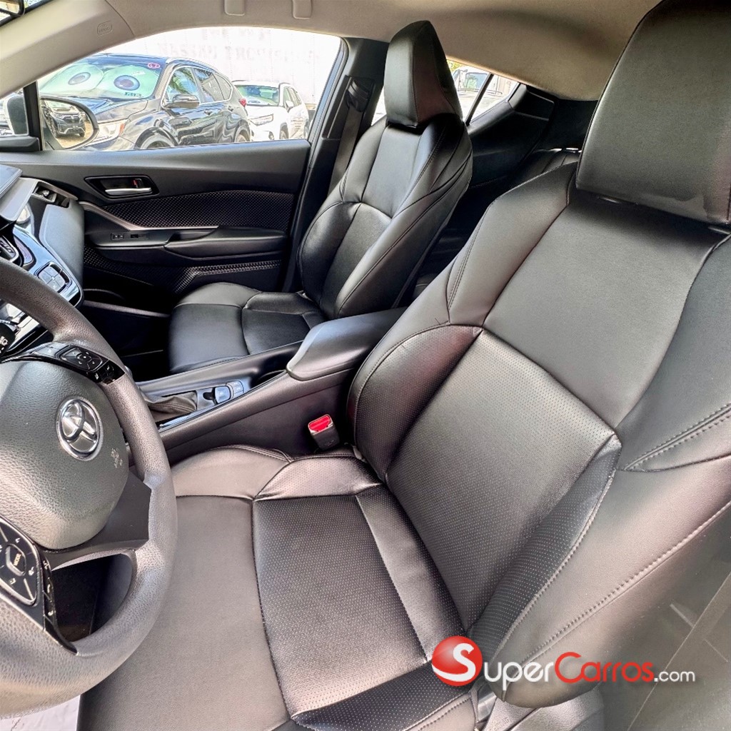 2021 Toyota C-HR LE — foto 8 / 10