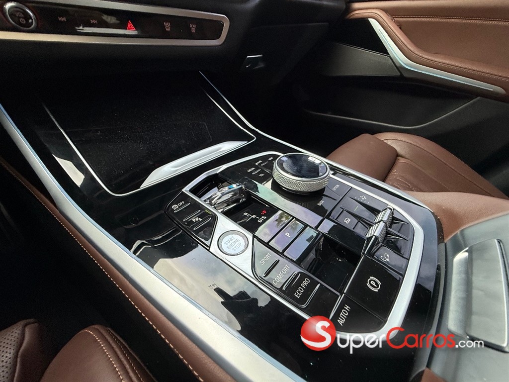 2024 BMW X 7 xDrive 40i Mpackage — foto 7 / 10