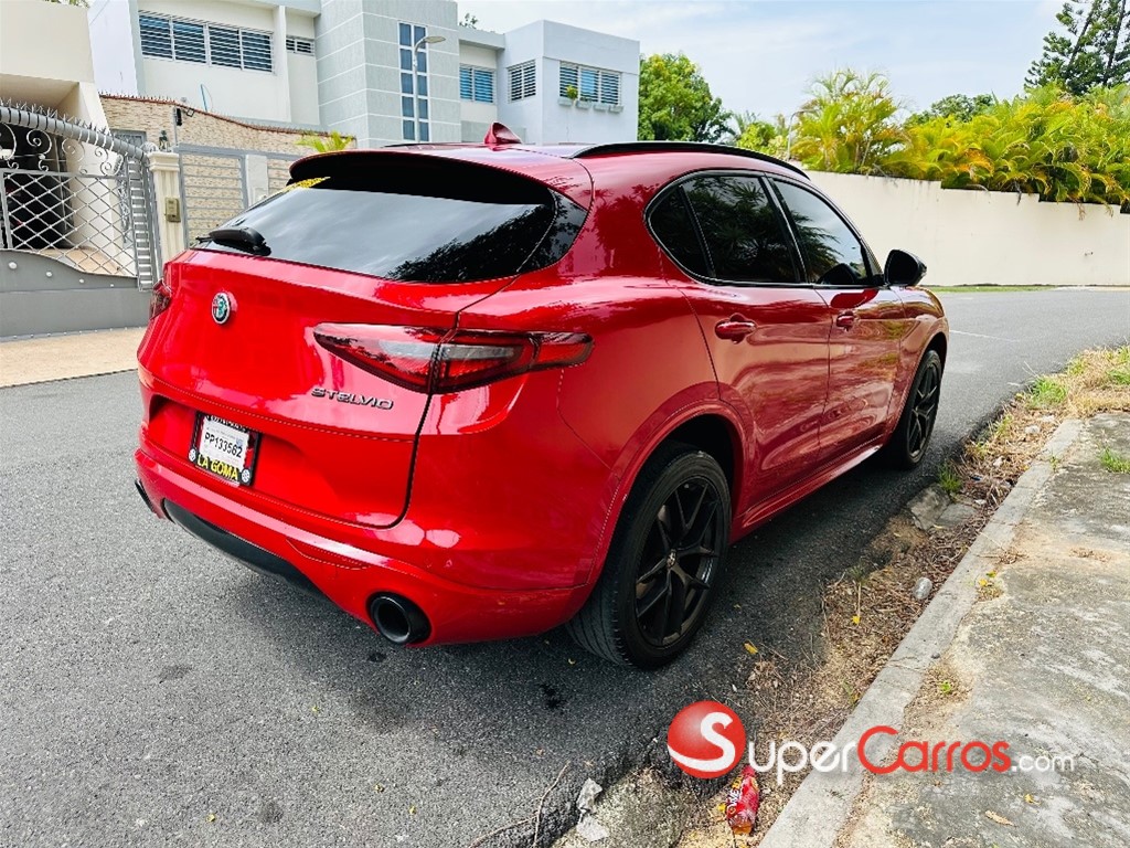 2020 Alfa Romeo Stelvio — foto 3 / 12