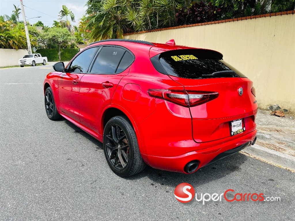 2020 Alfa Romeo Stelvio — foto 4 / 12