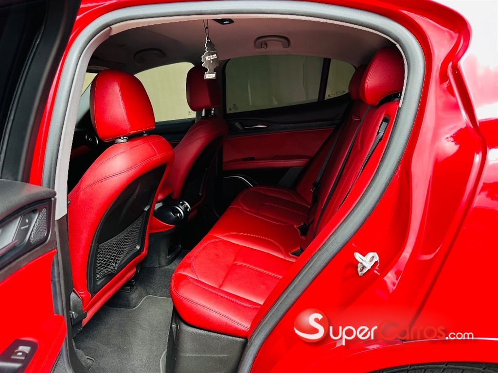 2020 Alfa Romeo Stelvio — foto 7 / 12