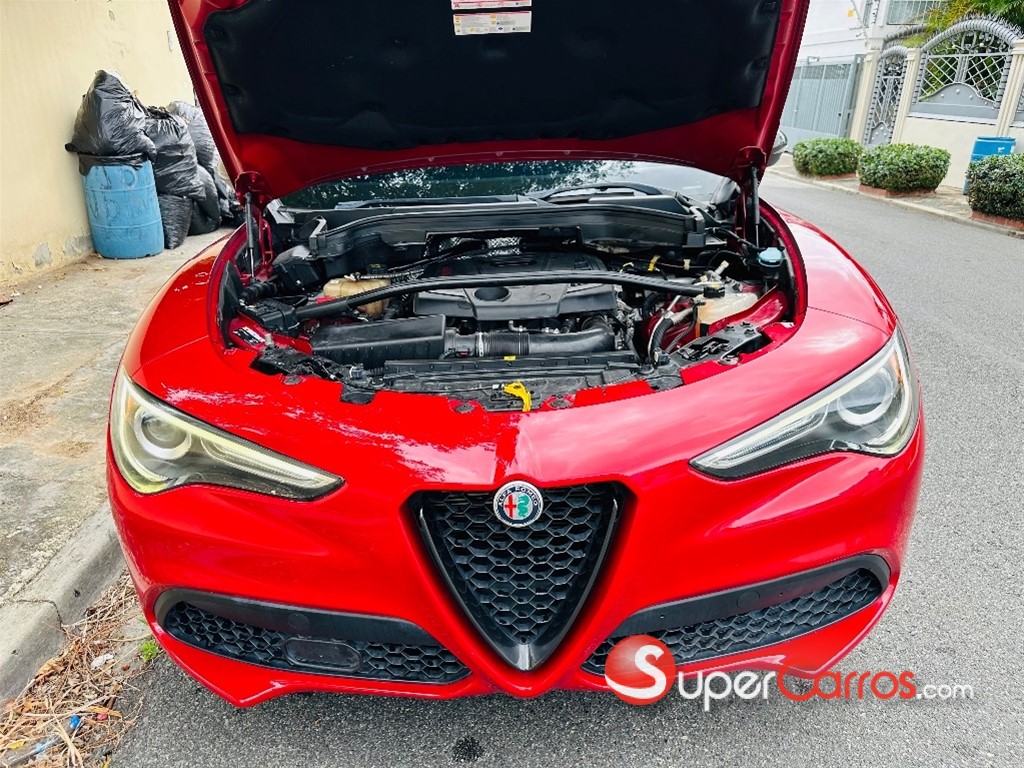 2020 Alfa Romeo Stelvio — foto 10 / 12