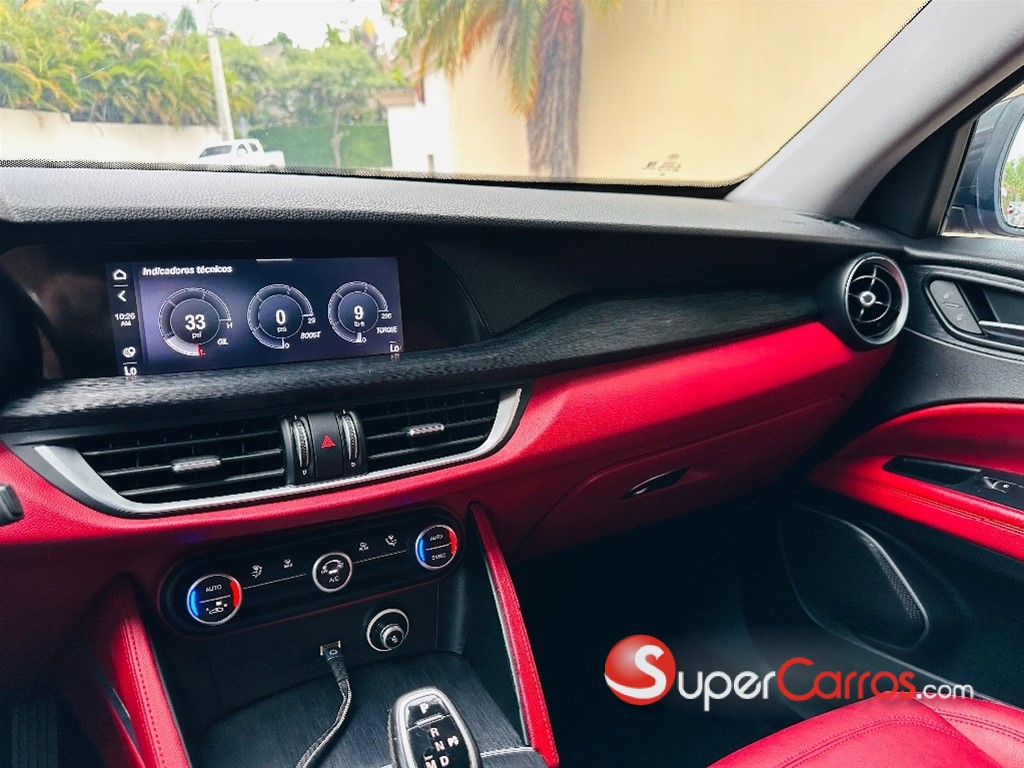 2020 Alfa Romeo Stelvio — foto 12 / 12