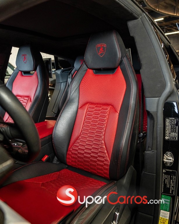 2020 Lamborghini Urus — foto 8 / 12