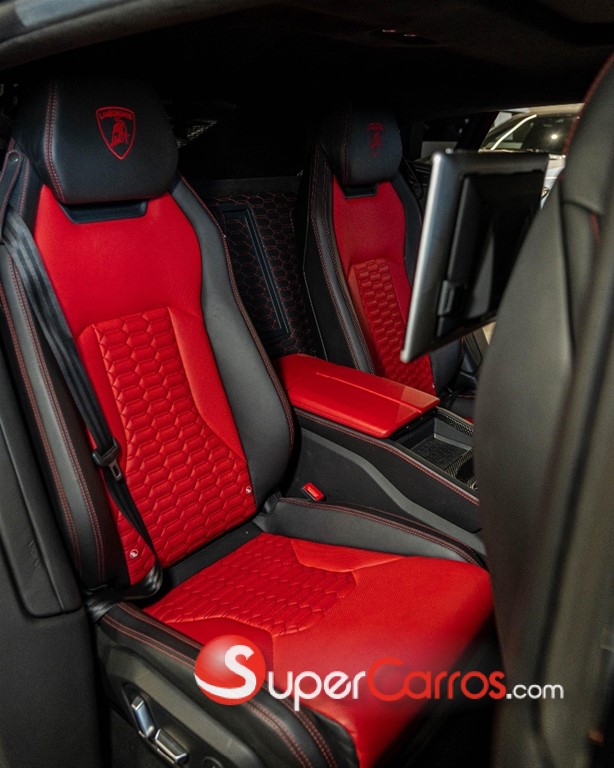 2020 Lamborghini Urus — foto 10 / 12