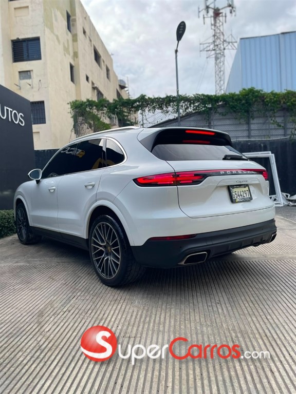 2021 Porsche Cayenne — foto 8 / 10