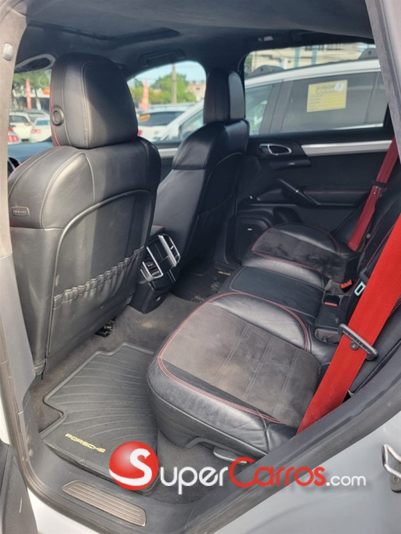 2013 Porsche Cayenne GTS — foto 4 / 12