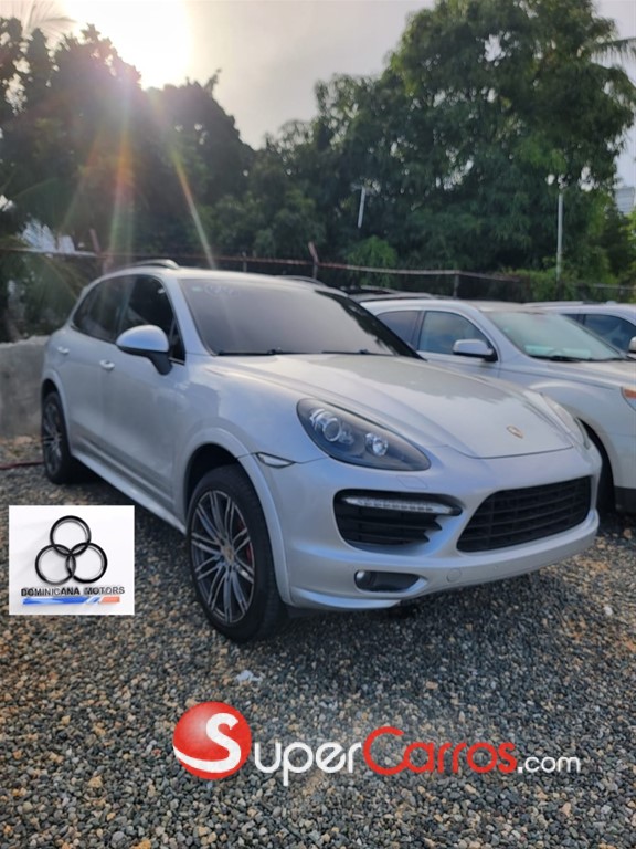 2013 Porsche Cayenne GTS — foto 6 / 12