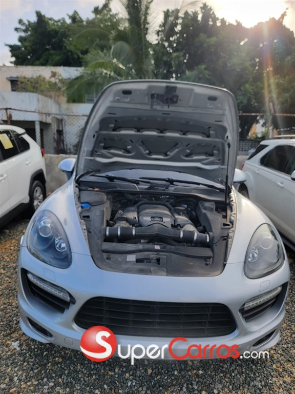 2013 Porsche Cayenne GTS — foto 7 / 12