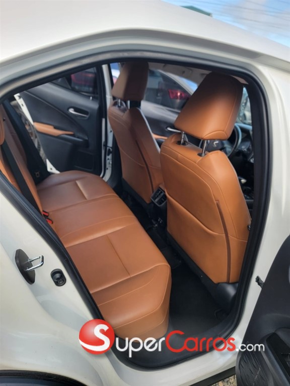 2020 Lexus UX 200 — foto 5 / 12