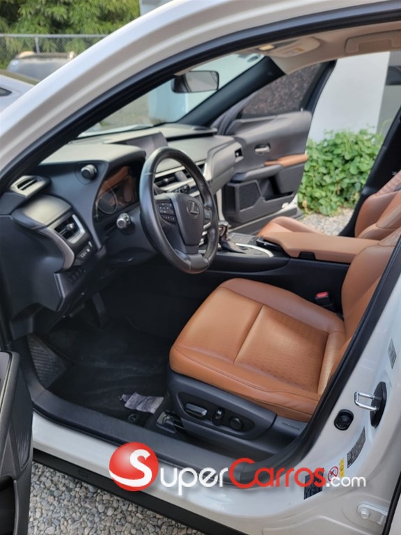 2020 Lexus UX 200 — foto 6 / 12