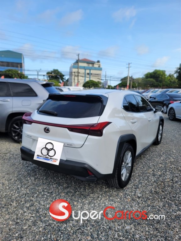 2020 Lexus UX 200 — foto 7 / 12