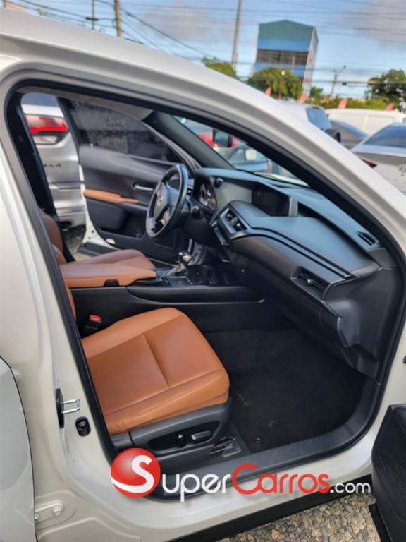 2020 Lexus UX 200 — foto 9 / 12