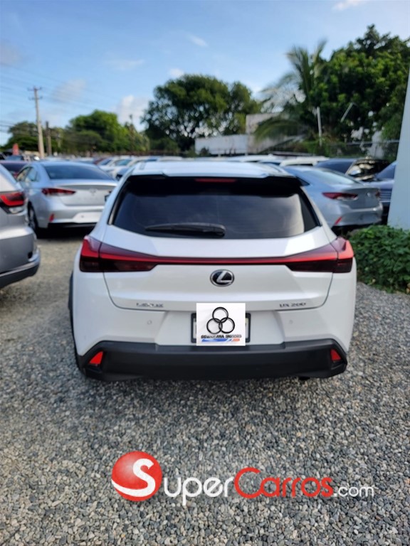 2020 Lexus UX 200 — foto 10 / 12