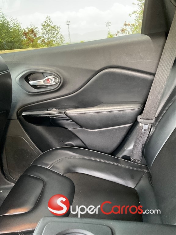 2020 Jeep Cherokee — foto 9 / 12