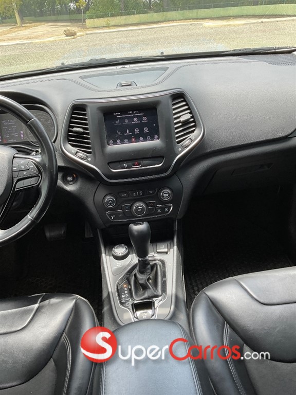 2020 Jeep Cherokee — foto 12 / 12