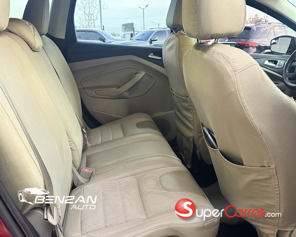 2016 Ford Escape SE — foto 6 / 8