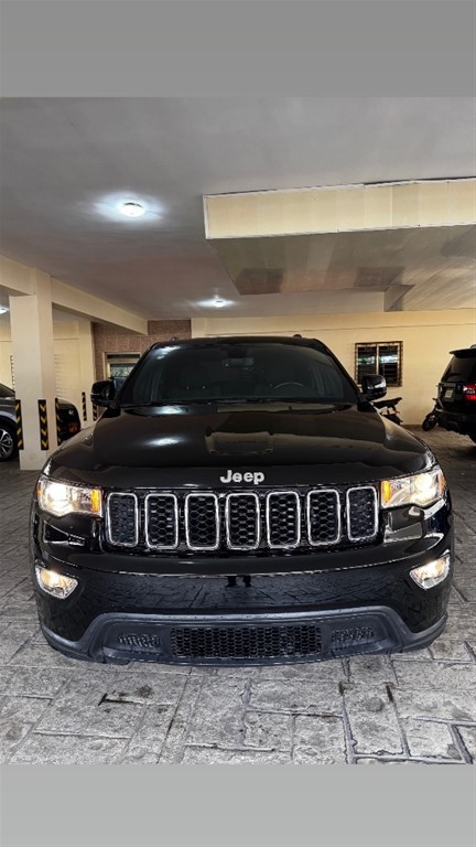 2020 Jeep Grand Cherokee Laredo — foto 2 / 10