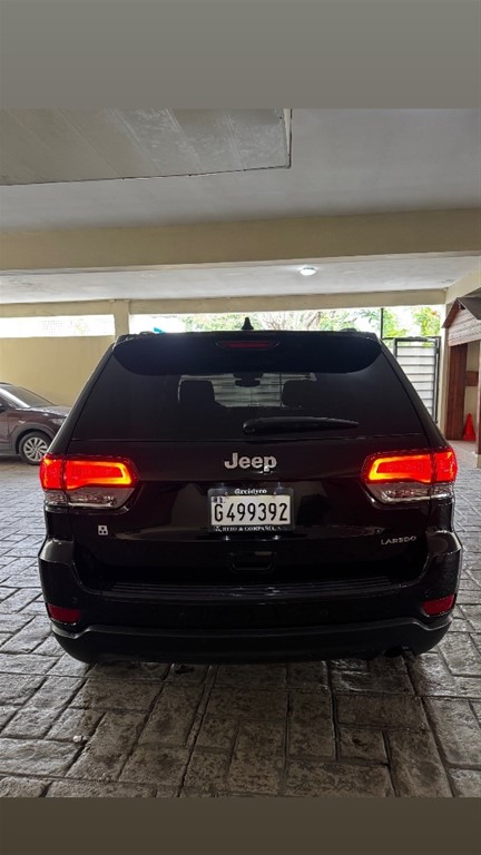 2020 Jeep Grand Cherokee Laredo — foto 8 / 10