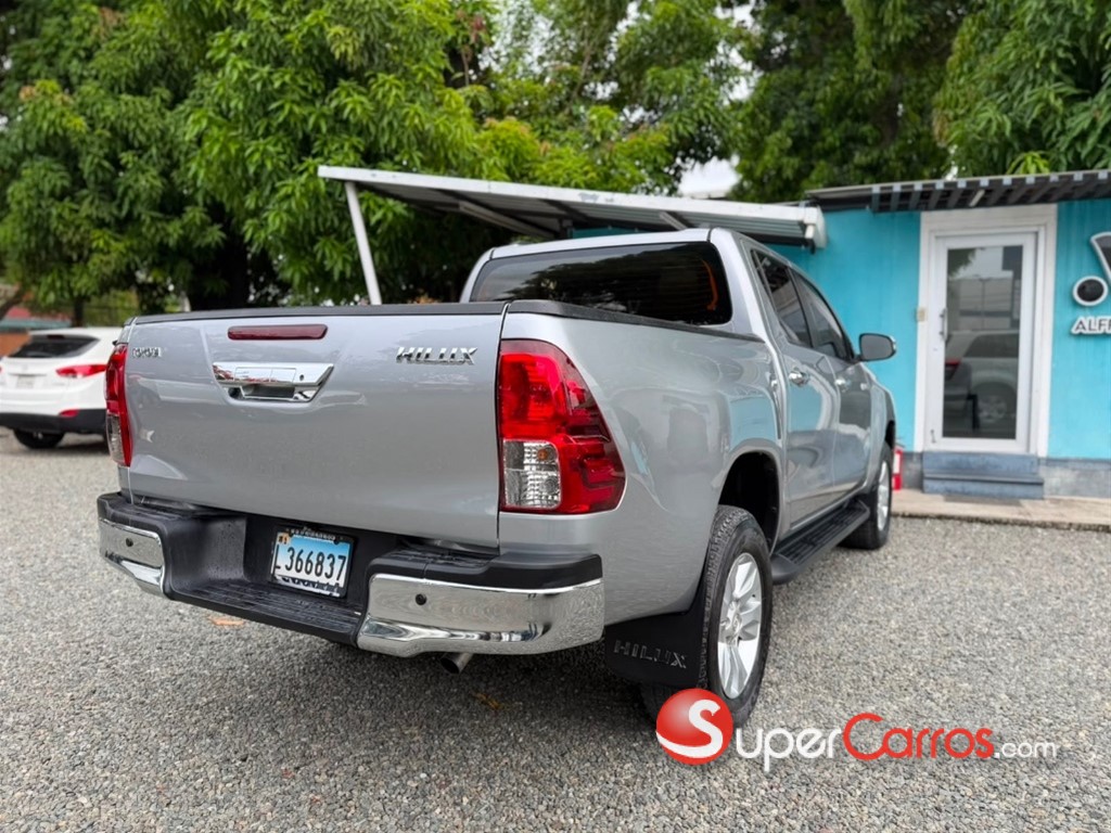 2017 Toyota Hilux — foto 4 / 12