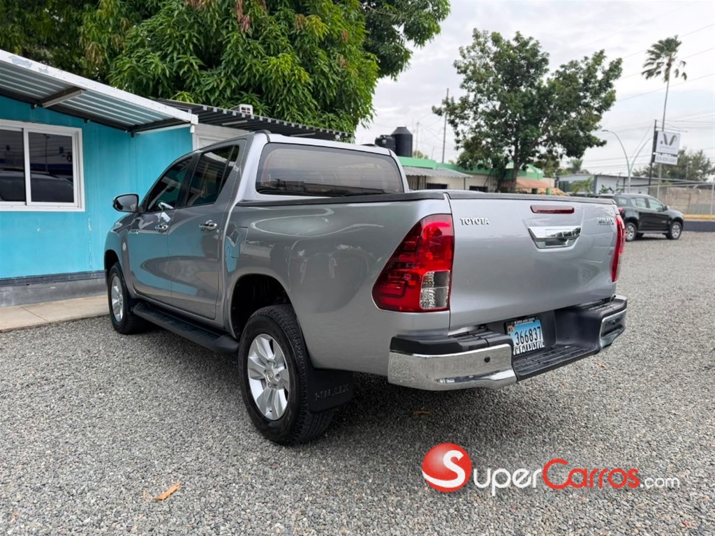 2017 Toyota Hilux — foto 6 / 12