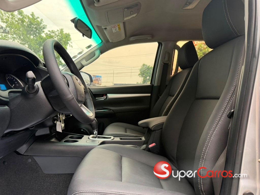2017 Toyota Hilux — foto 9 / 12