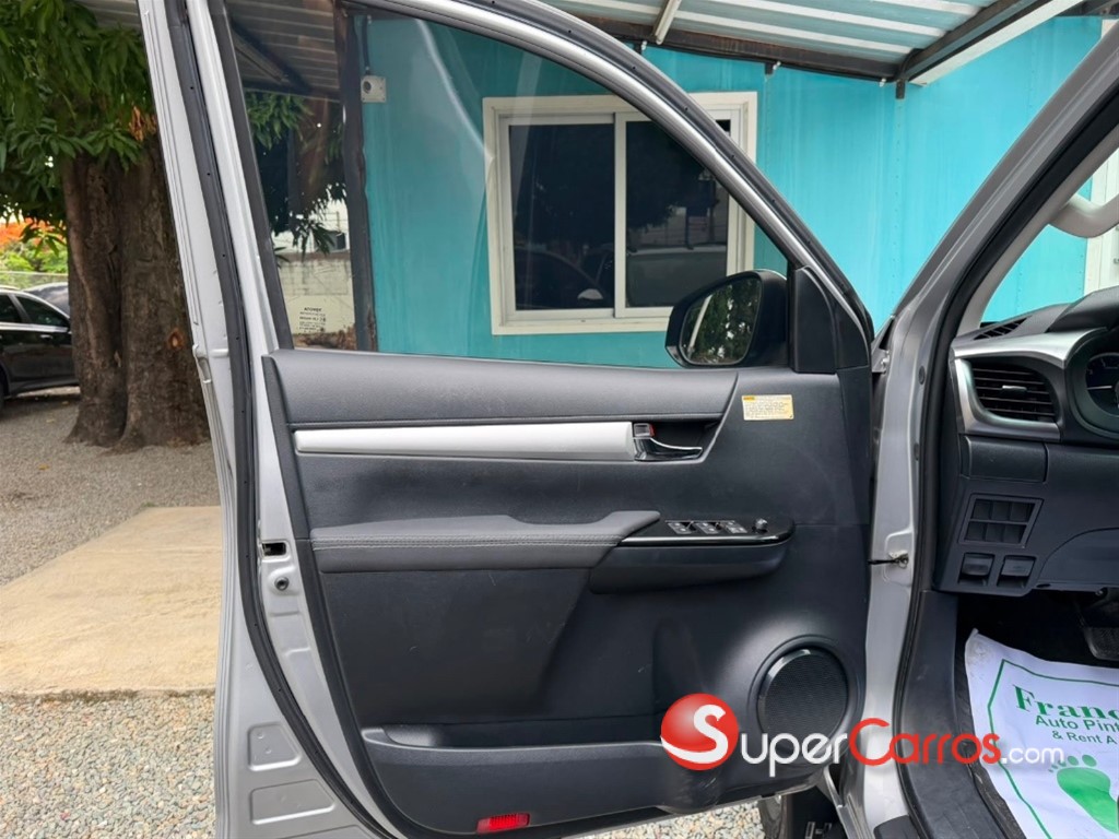 2017 Toyota Hilux — foto 10 / 12
