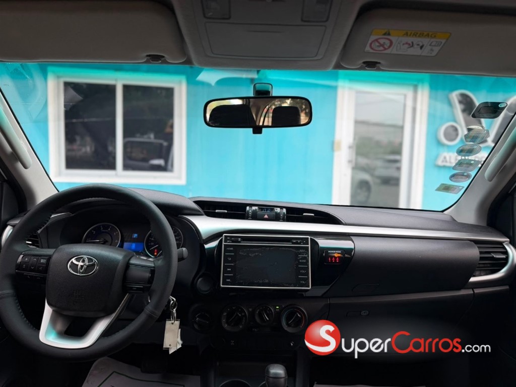 2017 Toyota Hilux — foto 11 / 12