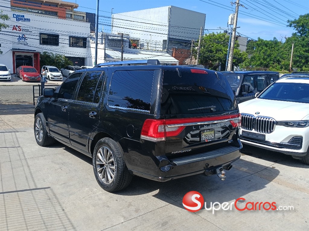2015 Lincoln Navigator — foto 4 / 12