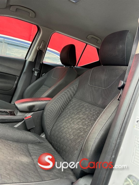 2022 Nissan Kicks SV — foto 8 / 12