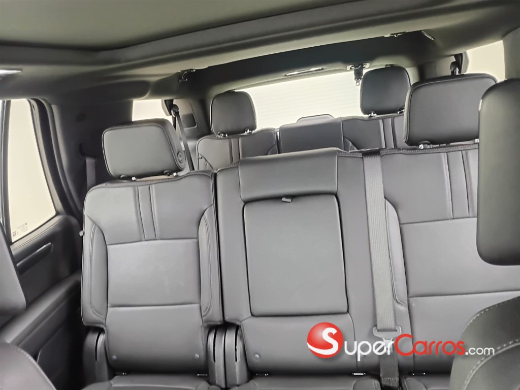 2025 Chevrolet Tahoe RST — foto 10 / 12
