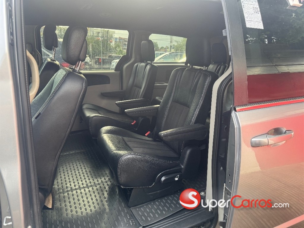 2020 Dodge Grand Caravan SXT — foto 8 / 12
