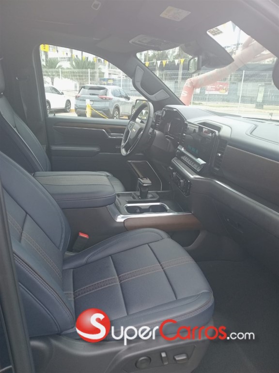 2025 Chevrolet Silverado High Country Duramax — foto 2 / 12