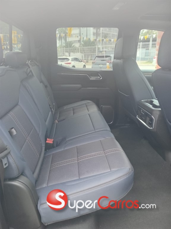 2025 Chevrolet Silverado High Country Duramax — foto 3 / 12