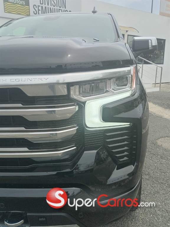 2025 Chevrolet Silverado High Country Duramax — foto 10 / 12