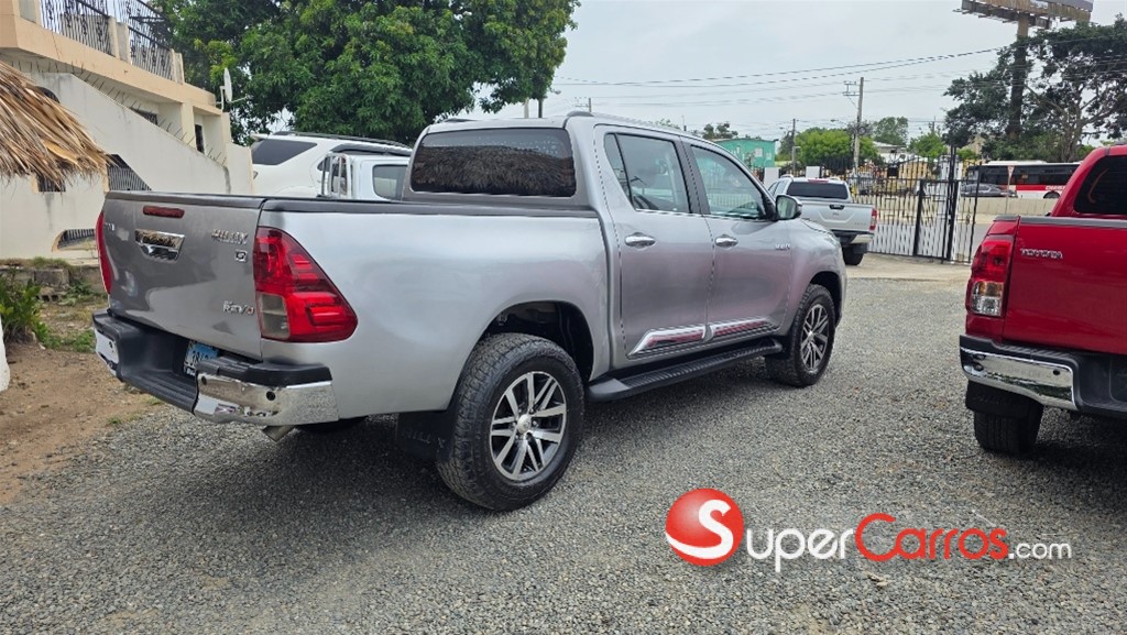 2019 Toyota Hilux Revo — foto 4 / 11