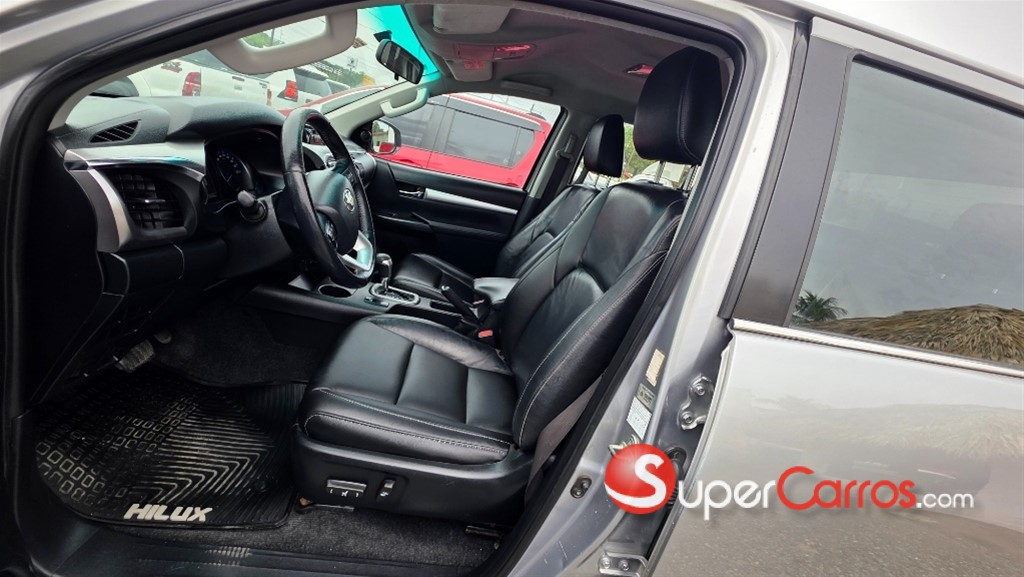 2019 Toyota Hilux Revo — foto 6 / 11