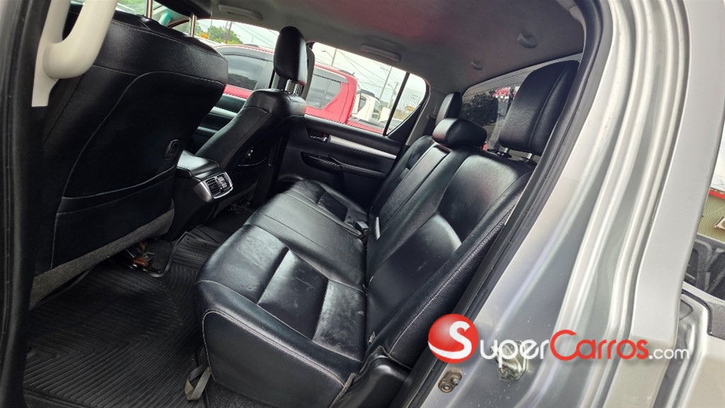2019 Toyota Hilux Revo — foto 8 / 11