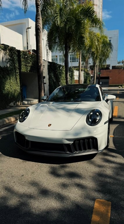 2025 Porsche 911 Carrera GTS