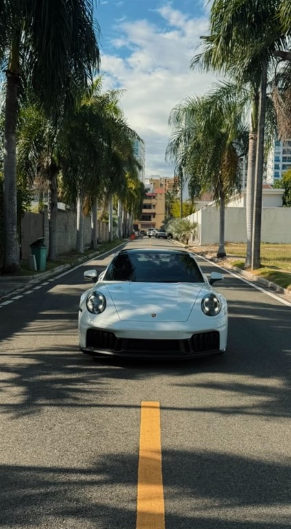 2025 Porsche 911 Carrera GTS — foto 7 / 12