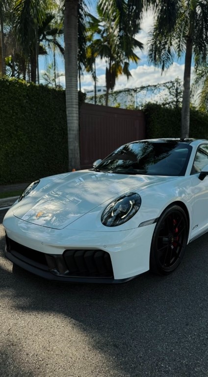 2025 Porsche 911 Carrera GTS — foto 10 / 12