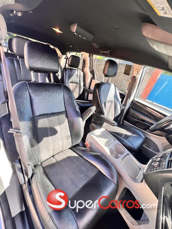 2020 Dodge Caravan SXT — foto 6 / 12