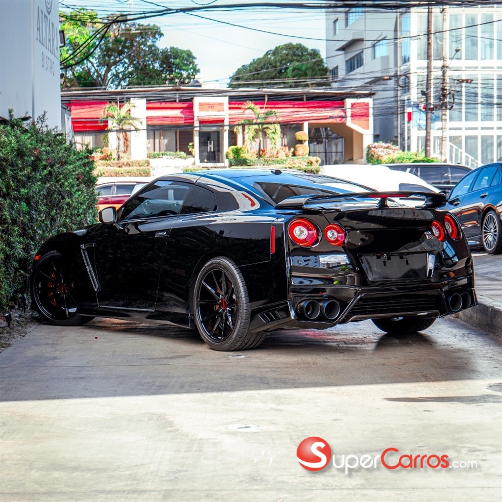 2010 Nissan GT-R — foto 4 / 12
