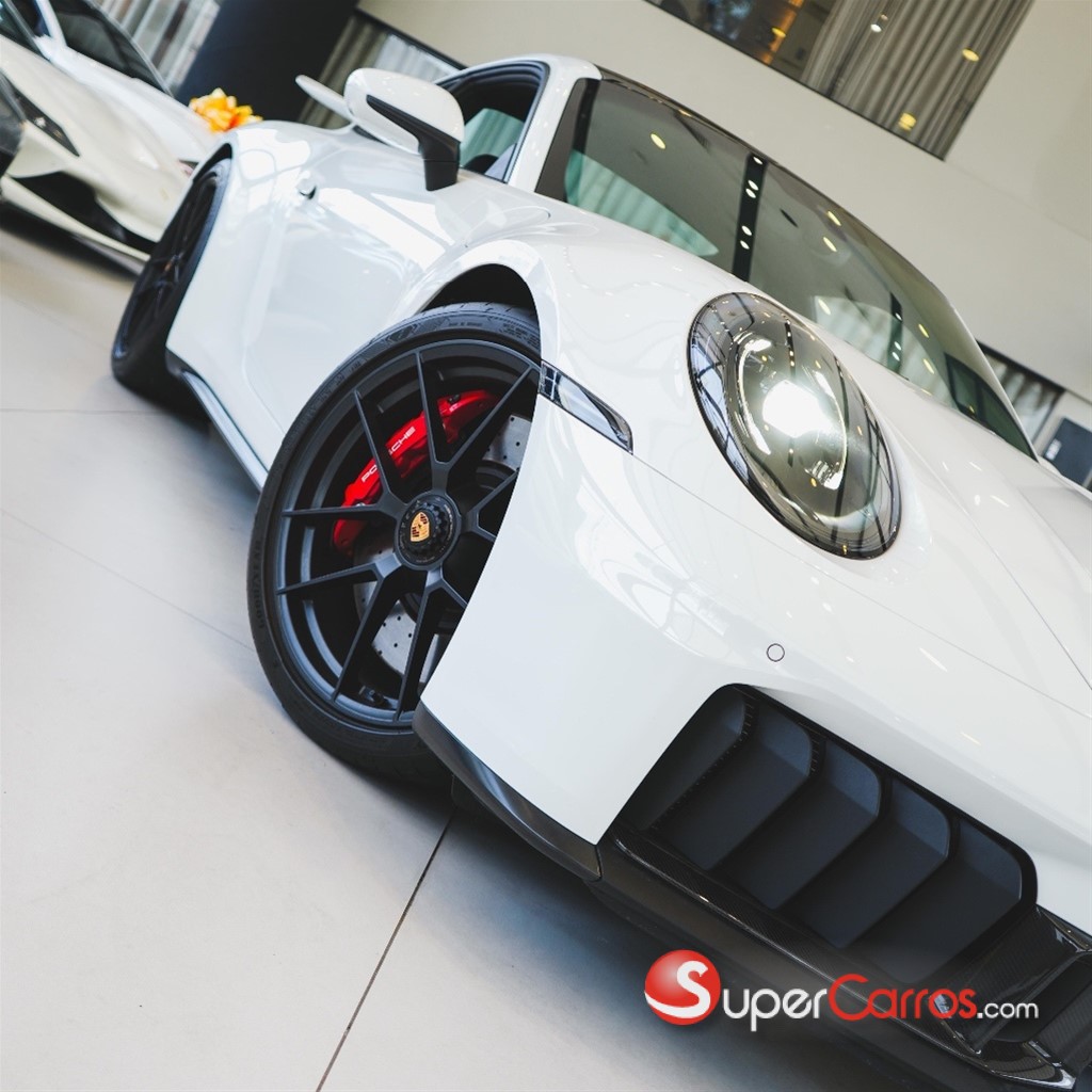 2025 Porsche Carrera GTS — foto 2 / 12