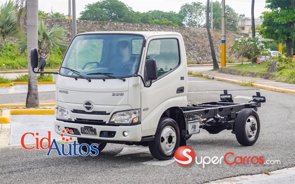 2026 Hino 200 — foto 2 / 9